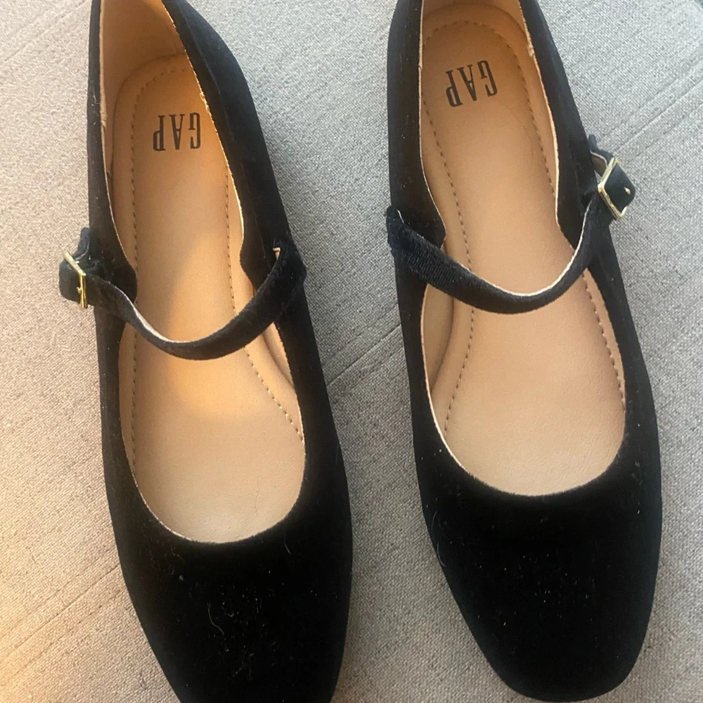 GAP Women's Black Velvet Mary Jane Shoes Sz 8 - Picture 2 of 5